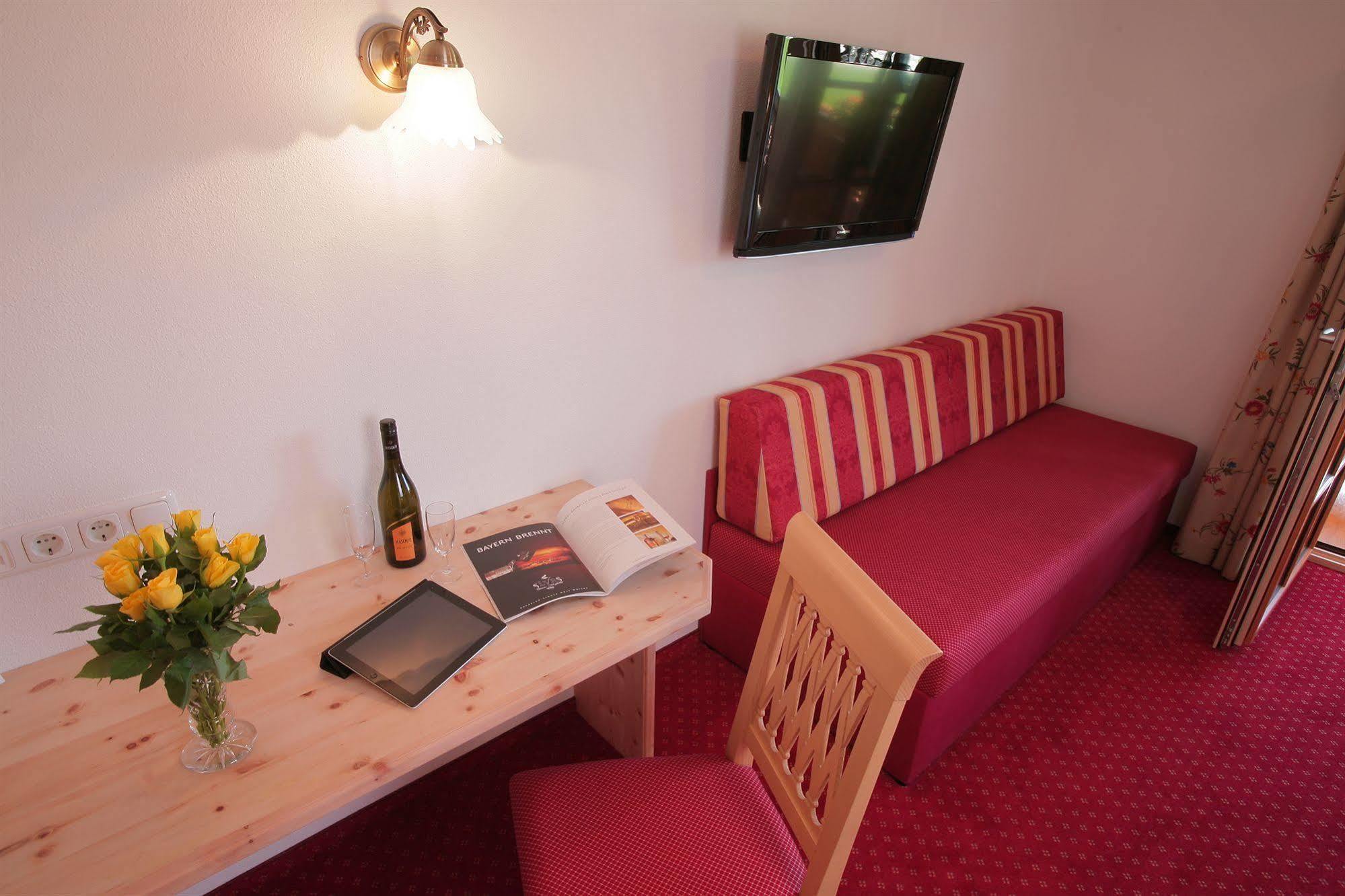 Pension Schweizerhaus Garni Weyarn Exterior foto